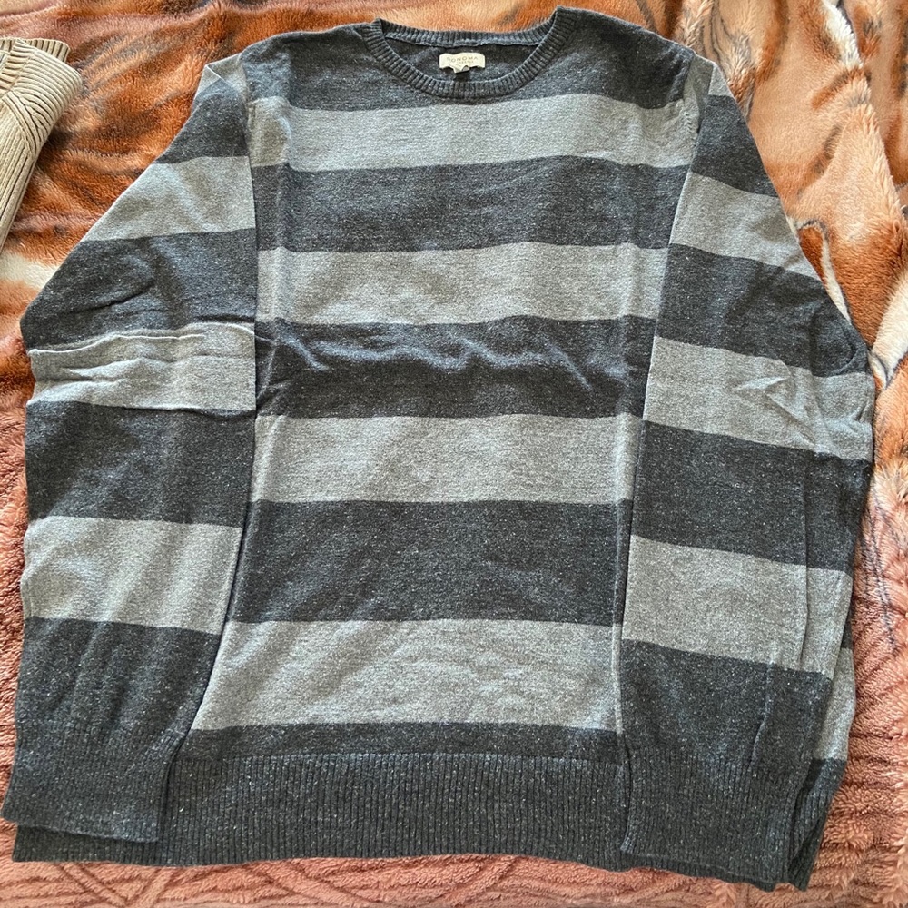 5/ $25 💸 Men’s Sweater